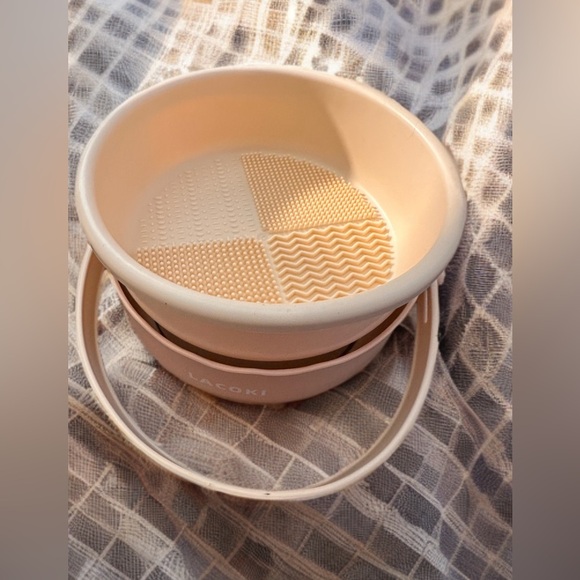 NEW 3 in 1 Silicone Makeup Brush Cleaner Organizer Bowl With Mat Color: Lt Pink - Picture 6 of 6